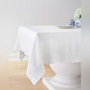 Serena & Lily "Montrose" table cloth, BNWT.